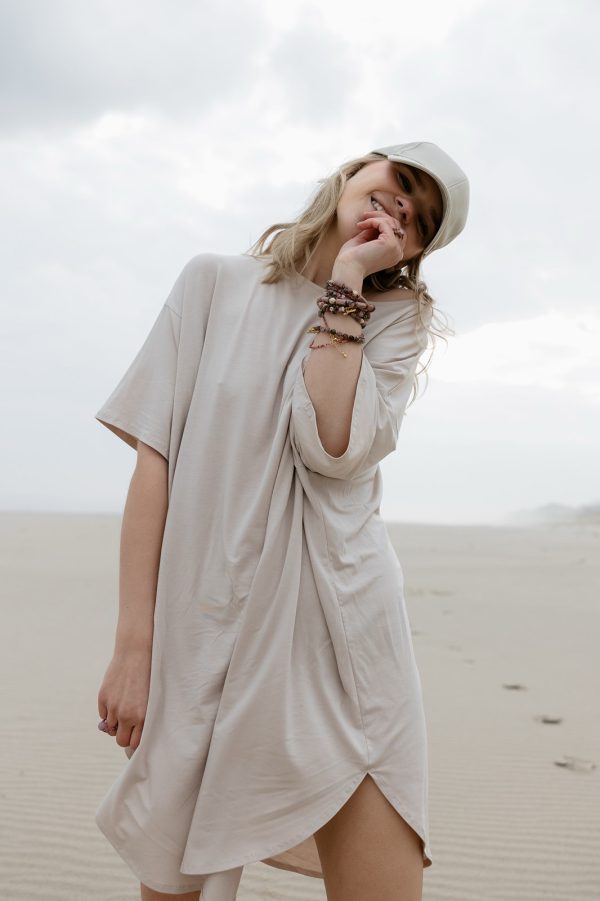 T-shirt dress beige - obrazek 9