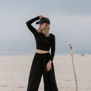 Crop black