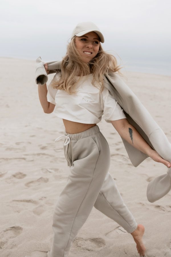 T-shirt off